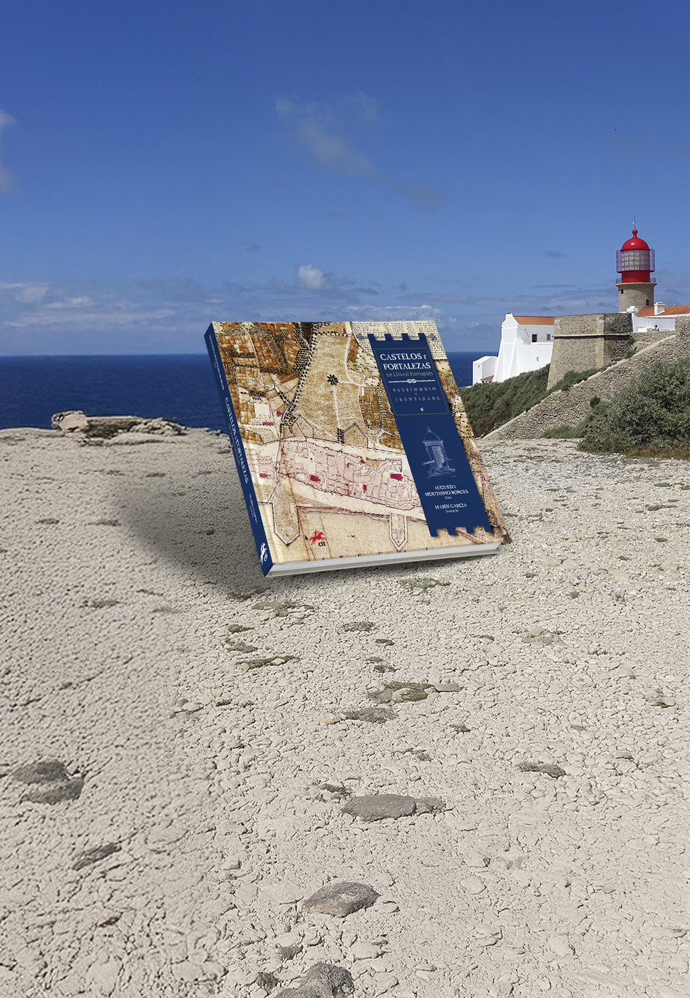 Fotografia do livro Castelos e Fortalezas no Litoral Português.