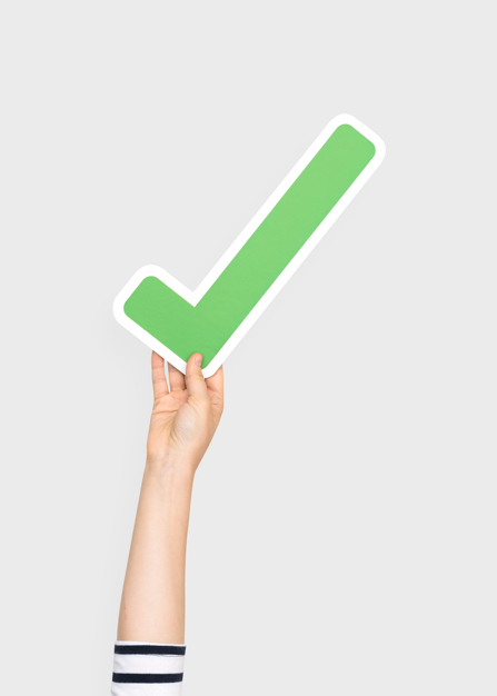 Pessoa segura num certo verde.